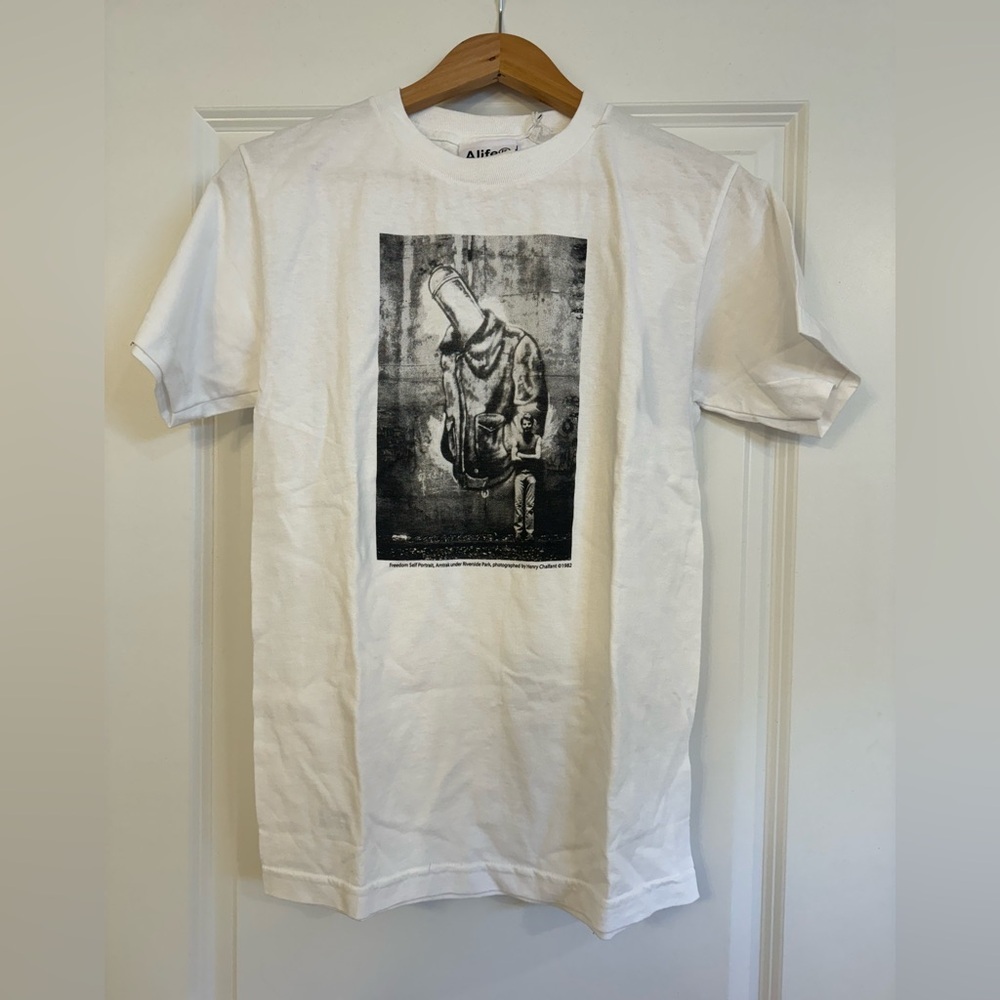NWT ALIFE men’s graphic tee size small. Freedom Self Portrait by Henry Chalfant